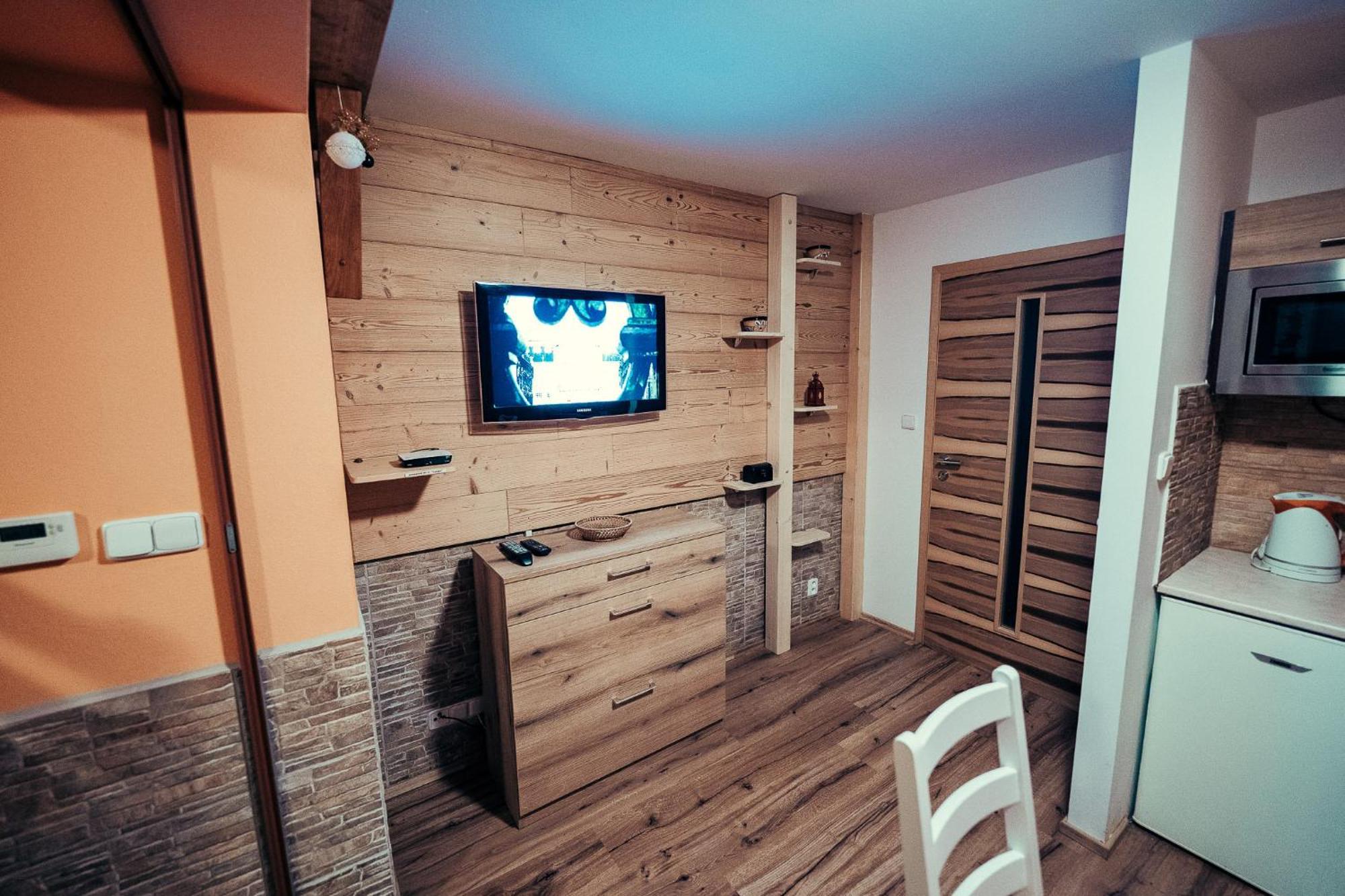 Apartmany Domino Zelezna Ruda Ngoại thất bức ảnh