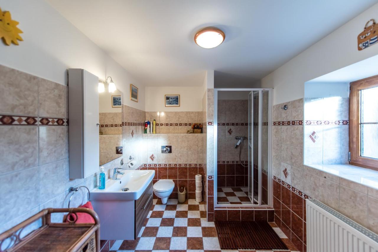 Apartmany Domino Zelezna Ruda Ngoại thất bức ảnh